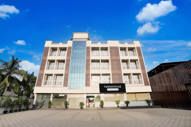 Super Townhouse Vasai Express Highway Formerly Majestic Inn