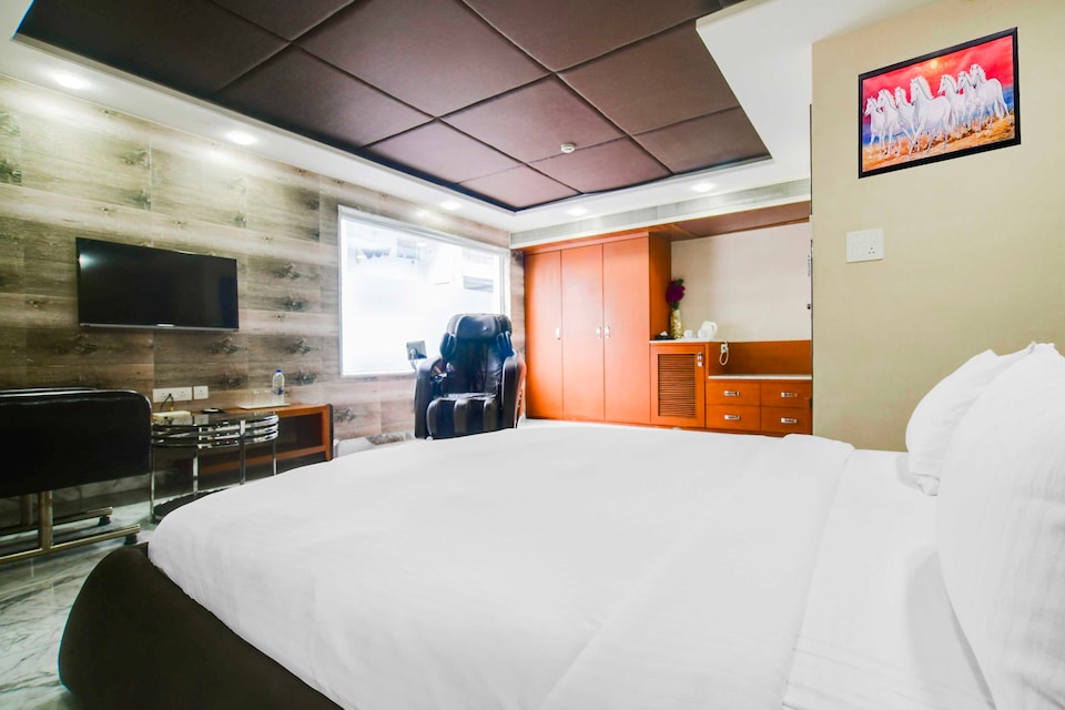 Townhouse Sapphire Star Chappan Market, MG Road Indore, Indore