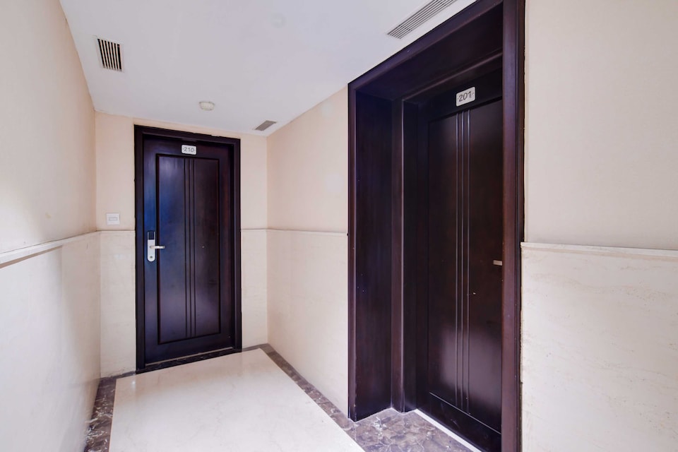 Townhouse Sapphire Star Chappan Market, MG Road Indore, Indore