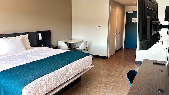 1 King Bed | Non-Smoking, Kitchen