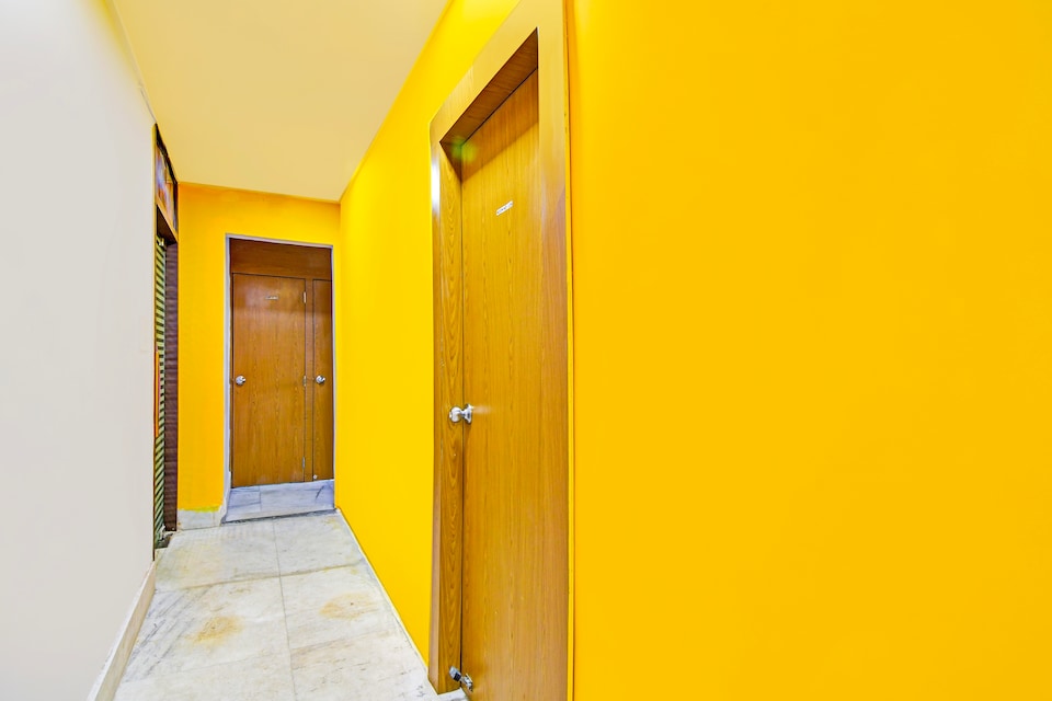 Hotel O Royal Stay, Esplanade Kolkata, Kolkata