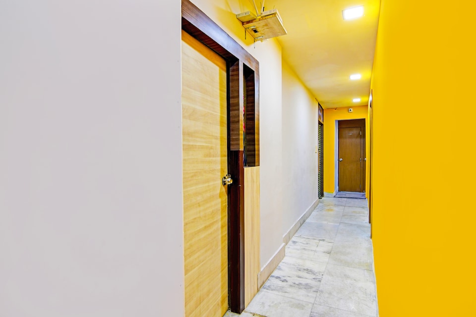 Hotel O Royal Stay, Esplanade Kolkata, Kolkata