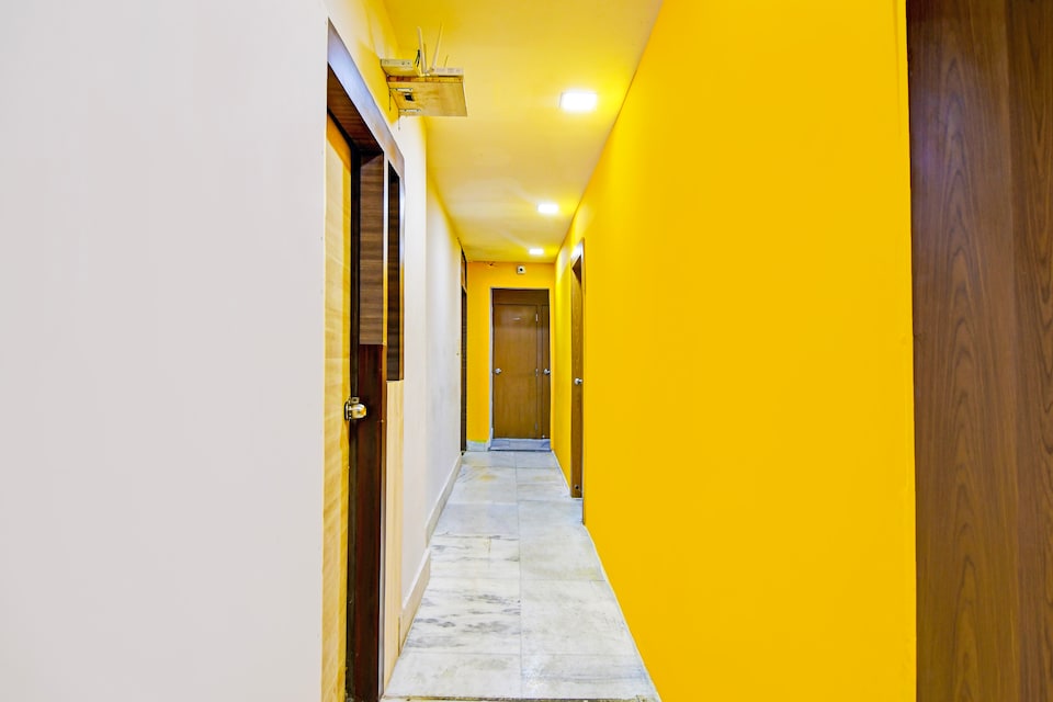 Hotel O Royal Stay, Esplanade Kolkata, Kolkata