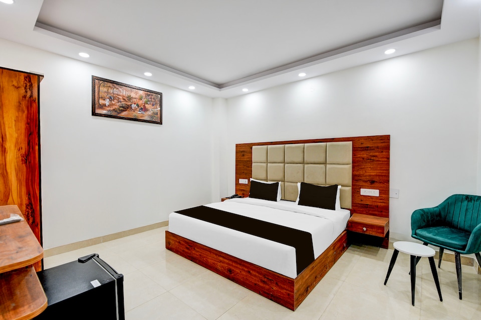 Collection O Hotel Evergreen , Faridabad, Faridabad