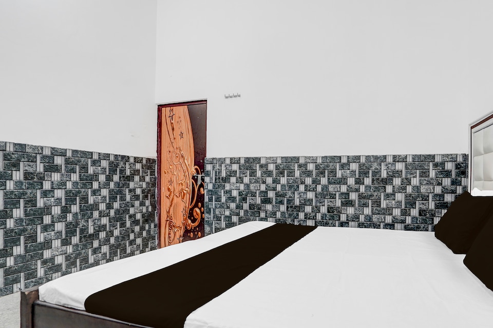SPOT ON Galaxy Hotel, Aligarh, Aligarh
