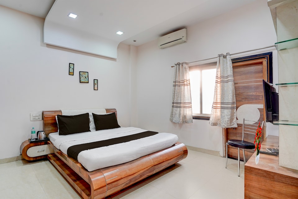 Super Collection O Alandi Bus Stand Pune Formerly Kaveri Executive Lodging, Pimpri Pune, Pune