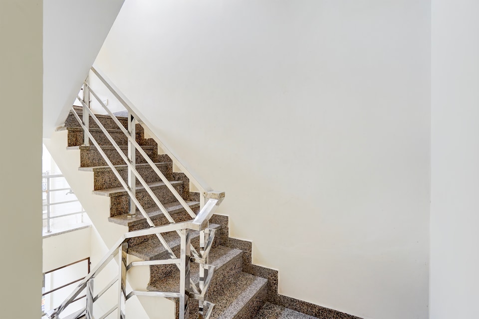 Hotel O Super Silverkey Galleria Market, Golf Course Road, Gurgaon