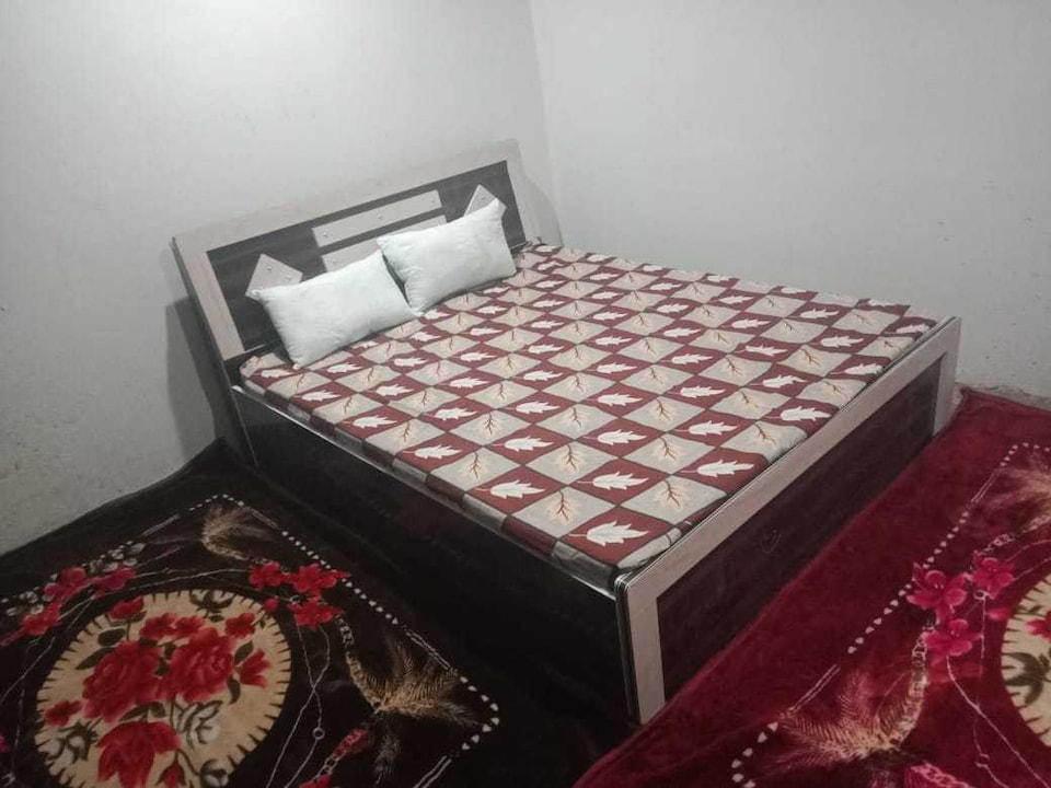 SPOT ON The golden hotel and Oyo aurai power house Bhadohi road aurai Bhadohi, Mirzapur, Mirzapur