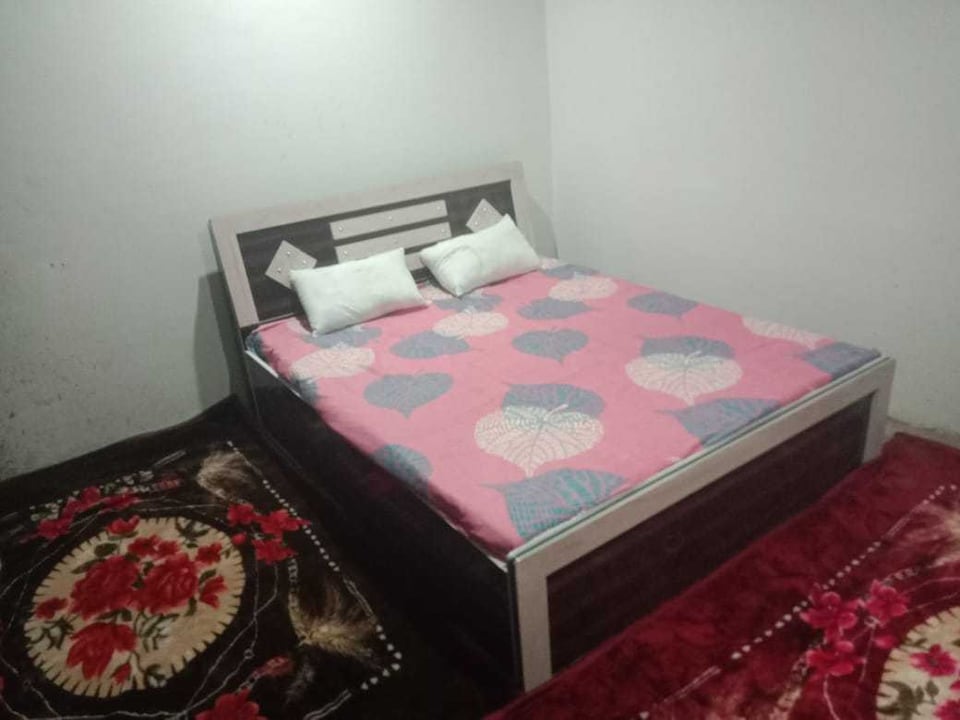 SPOT ON The golden hotel and Oyo aurai power house Bhadohi road aurai Bhadohi, Mirzapur, Mirzapur