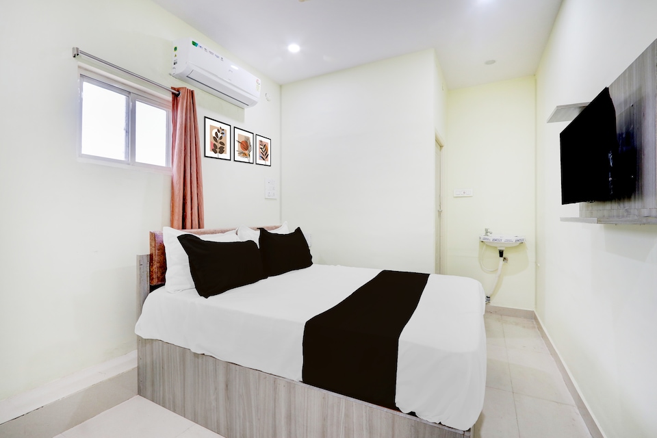 Hotel O Century grand luxury rooms, Nakkalagutta Hanamkonda Warangal, Warangal