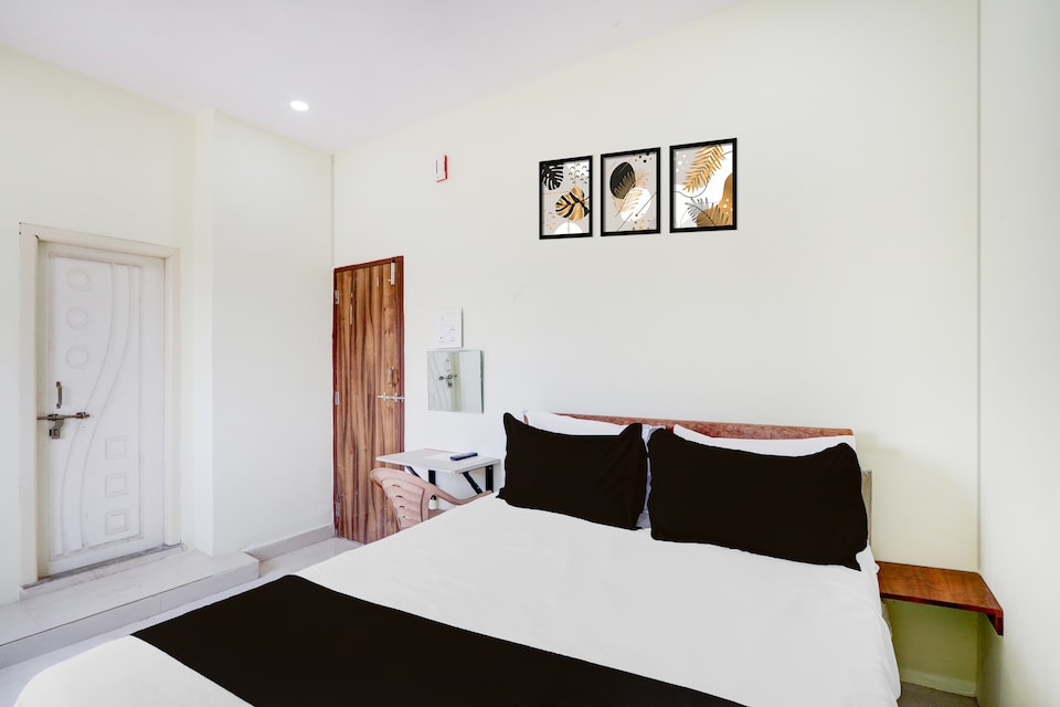 Hotel O Century grand luxury rooms, Nakkalagutta Hanamkonda Warangal, Warangal
