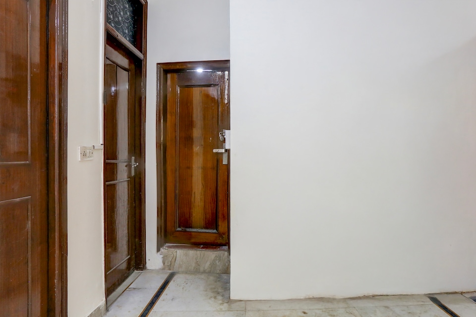 Super Hotel O Green Park Residency 2, AIIMS Delhi, दिल्ली