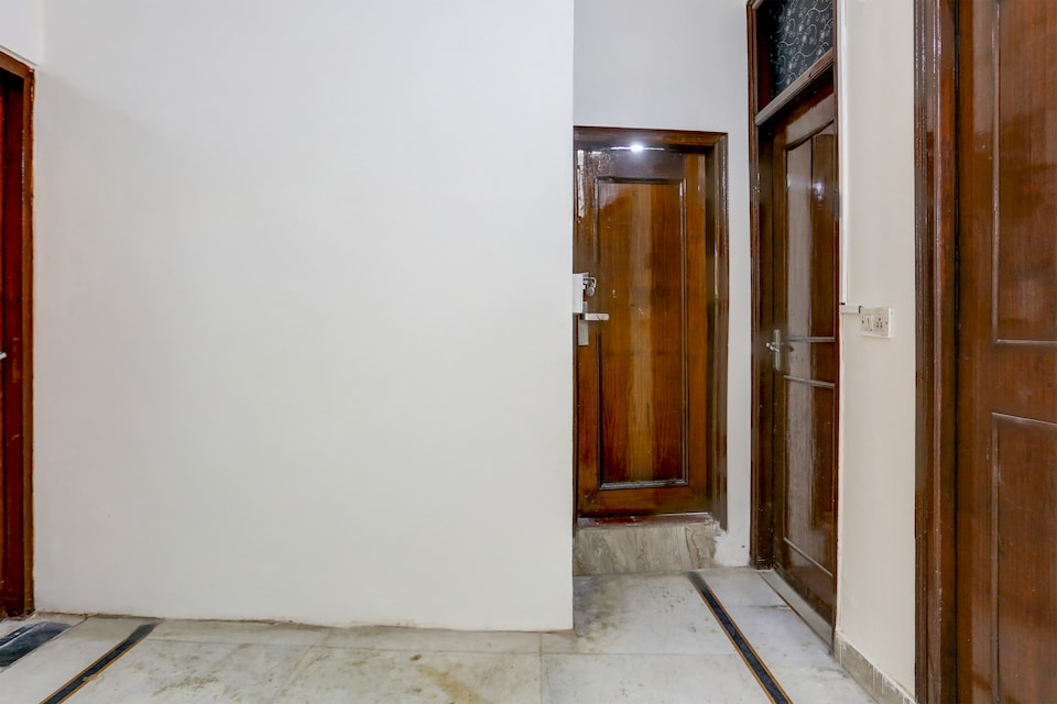 Super Hotel O Green Park Residency 2, AIIMS Delhi, दिल्ली