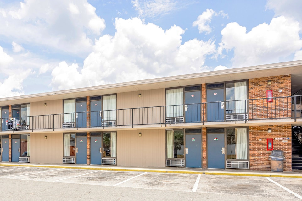 Oyo Hotel Bartow, C33830, Bartow FL