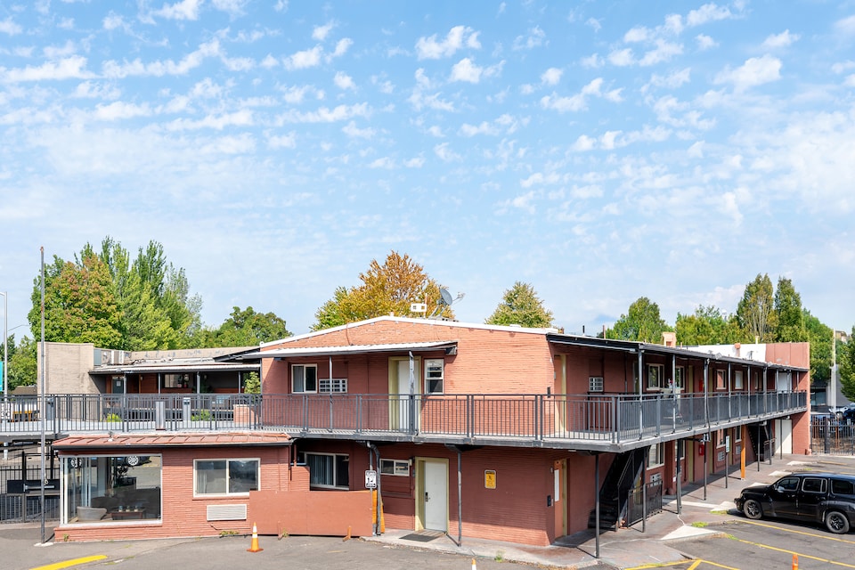 Banfield Studios By OYO Portland OR, C97028, Portland OR