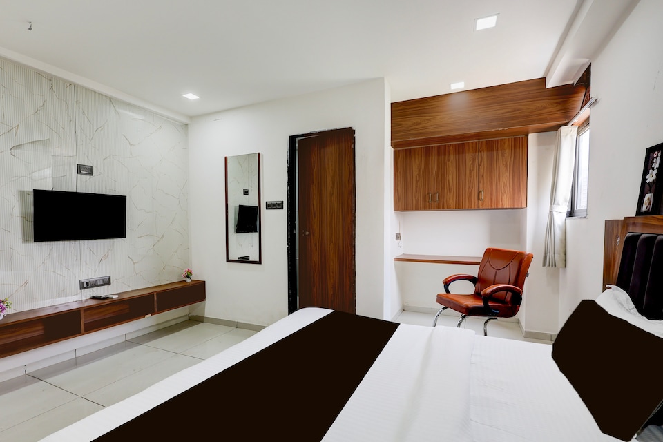 Hotel O Shubh Sankalp, SG Highway Ahmedabad, Ahmedabad