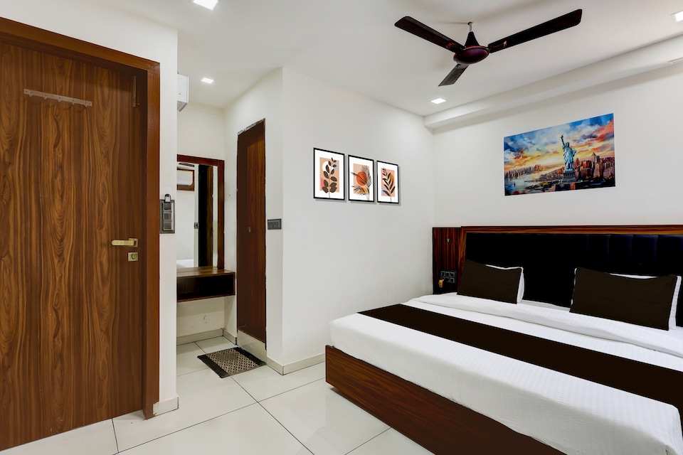 Hotel O Shubh Sankalp, SG Highway Ahmedabad, Ahmedabad
