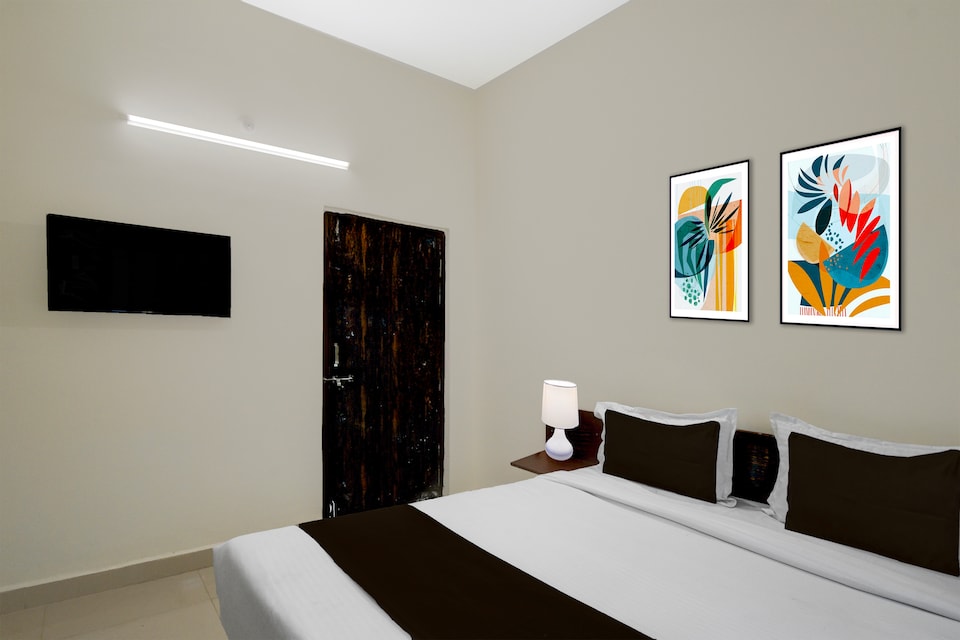 Hotel O Ghatkesar Railway Junction Formerly Kakatiya Grand, Himayatnagar-Kachiguda, Hyderabad