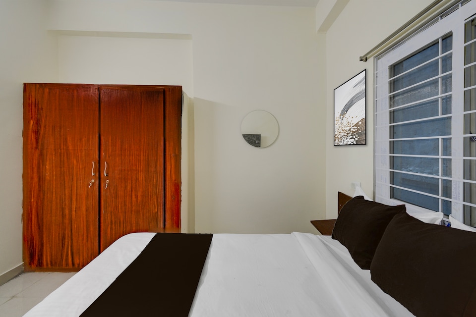 Hotel O Ghatkesar Railway Junction Formerly Kakatiya Grand, Himayatnagar-Kachiguda, Hyderabad