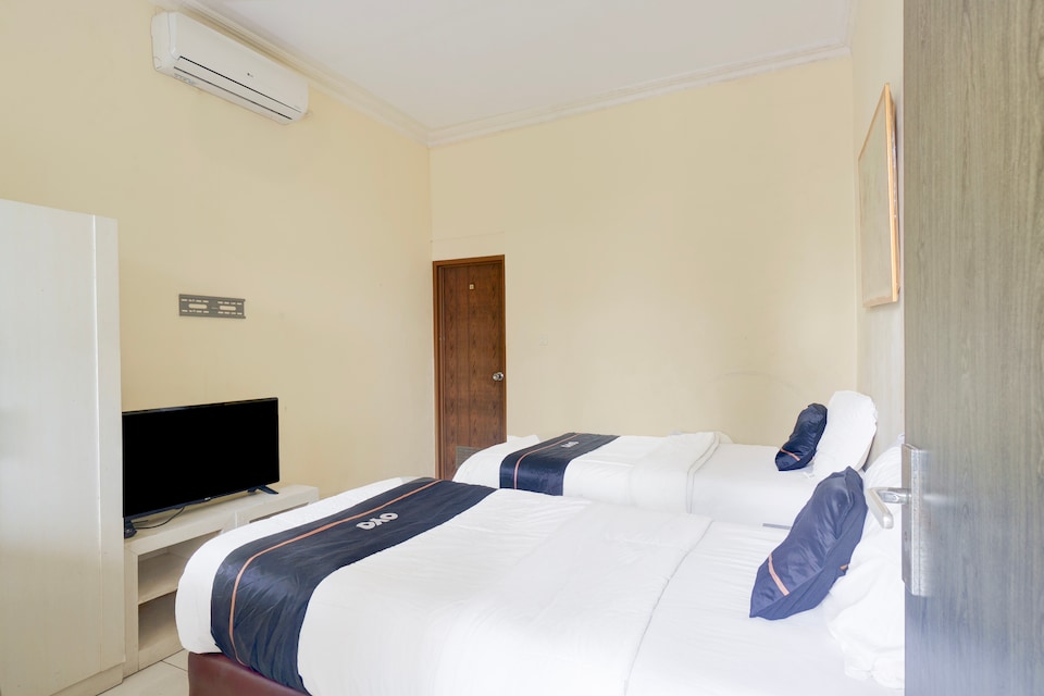 Hotel O Bogor near Taman Safari formerly Ken Raudhah Inn, Puncak Bogor, Bogor