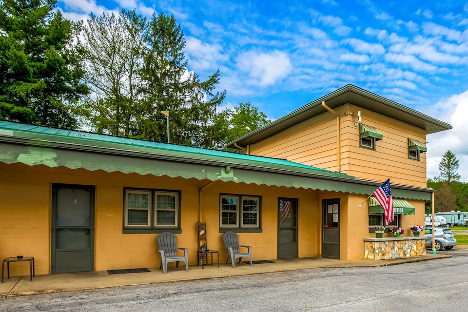 Cadiz Motel by OYO on route 250, Cadiz OH, Cadiz OH