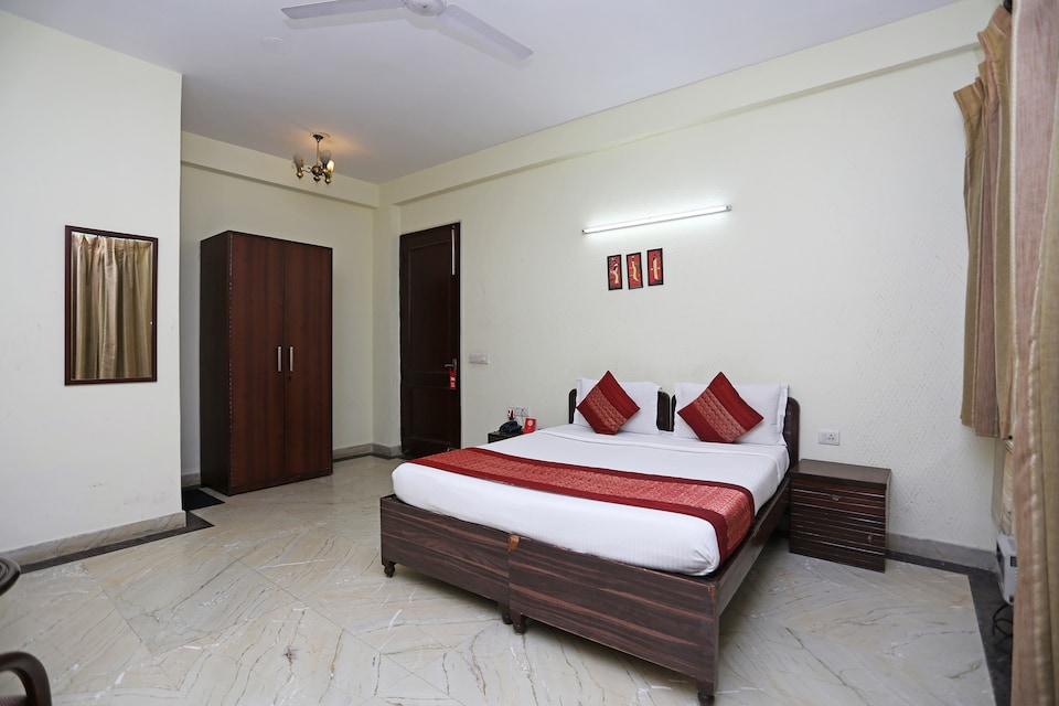 OYO 2256 Hotel Excellency, Huda 2, Gurgaon