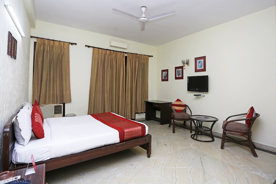 OYO 2256 Hotel Excellency, Huda 2, Gurgaon
