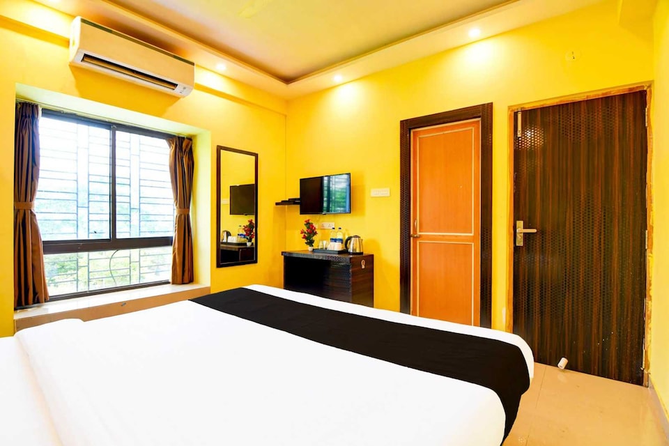 Collection O Newtown Near Central Mall formerly Rahi Crown, Rajarhat Kolkata, Kolkata