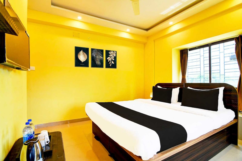 Collection O Newtown Near Central Mall formerly Rahi Crown, Rajarhat Kolkata, Kolkata