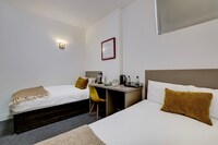 Belvilla Ilford Hill Hotel London
