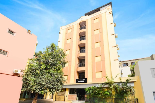 [Day Stay - 8 AM to 8 PM] Townhouse Oak Iskcon Temple Secunderabad