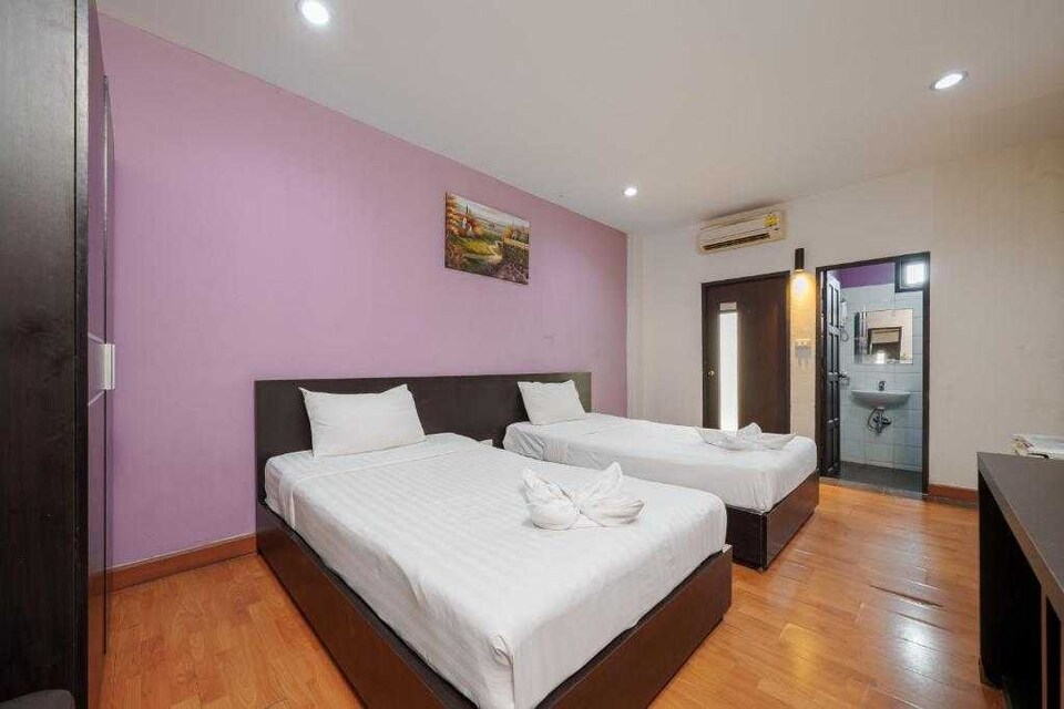 Dancenter Khaosan Park Hotel, Lak Si, Bangkok