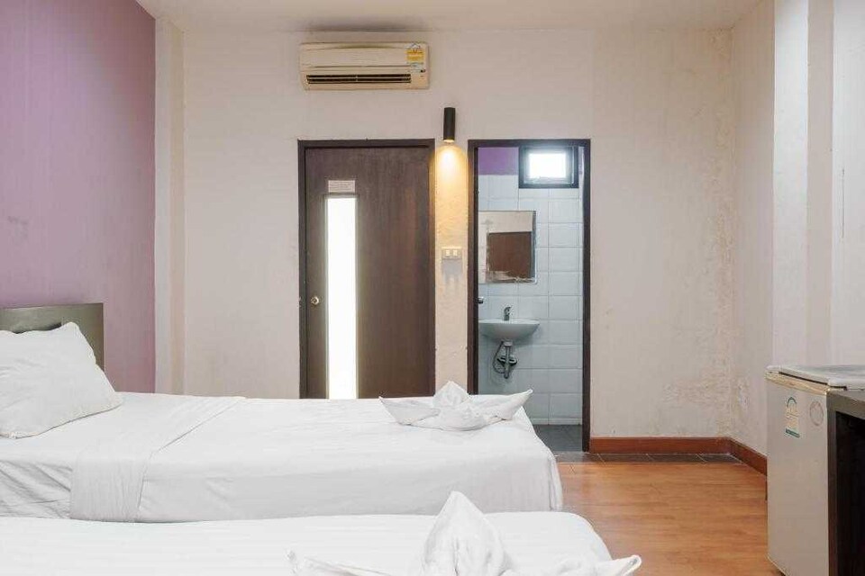 Dancenter Khaosan Park Hotel, Lak Si, Bangkok