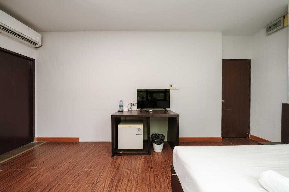 Dancenter Khaosan Park Hotel, Lak Si, Bangkok