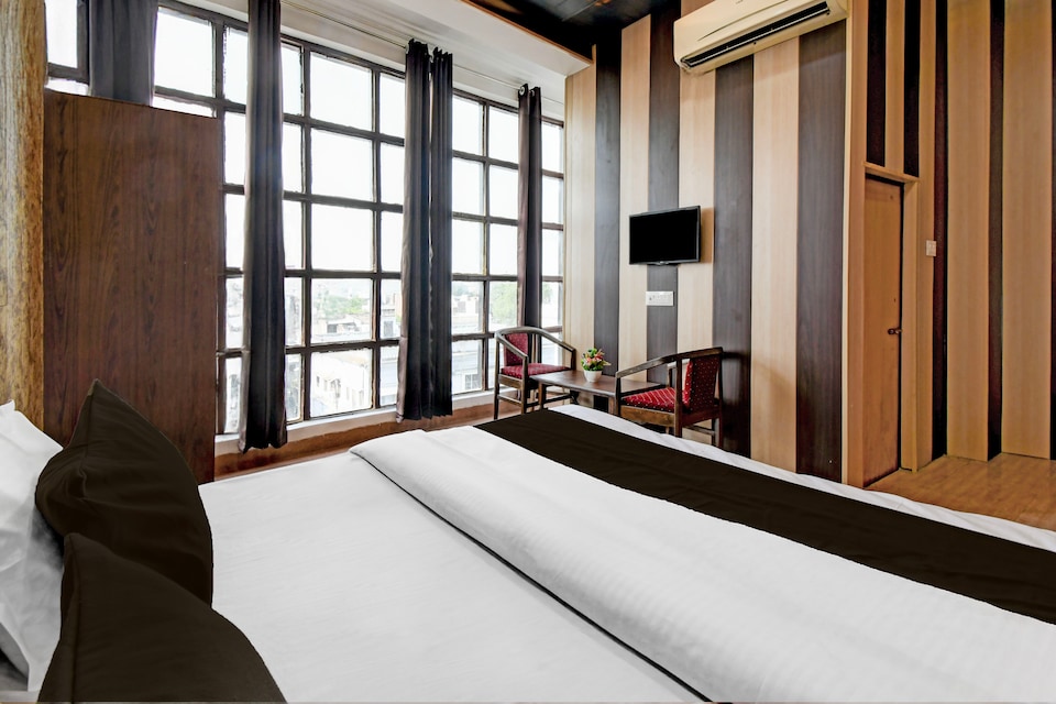 Super HOTEL O TRIVENI, Charbagh Lucknow, Lucknow