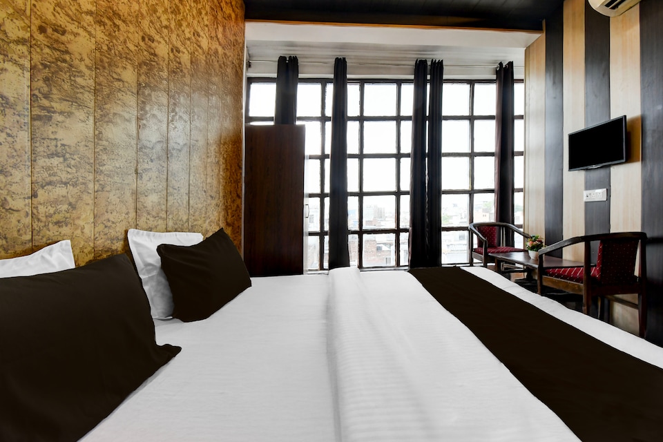 Super HOTEL O TRIVENI, Charbagh Lucknow, Lucknow