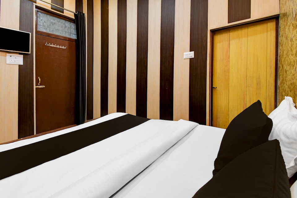 Super HOTEL O TRIVENI, Charbagh Lucknow, Lucknow