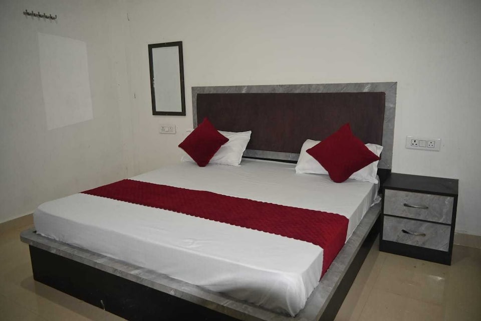 Hotel O Bharat guest house, Chitrakoot, Chitrakoot