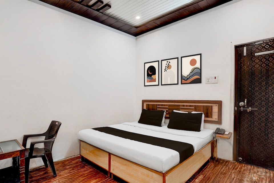 Hotel O People Pg Guest house , Lanka, Varanasi