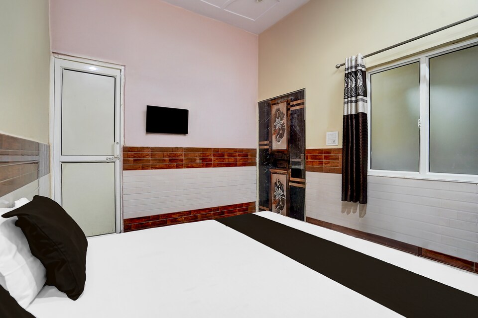 Spot on Shri Ladli Ju Dham , Banke Bihari Mandir Vrindavan, Vrindavan