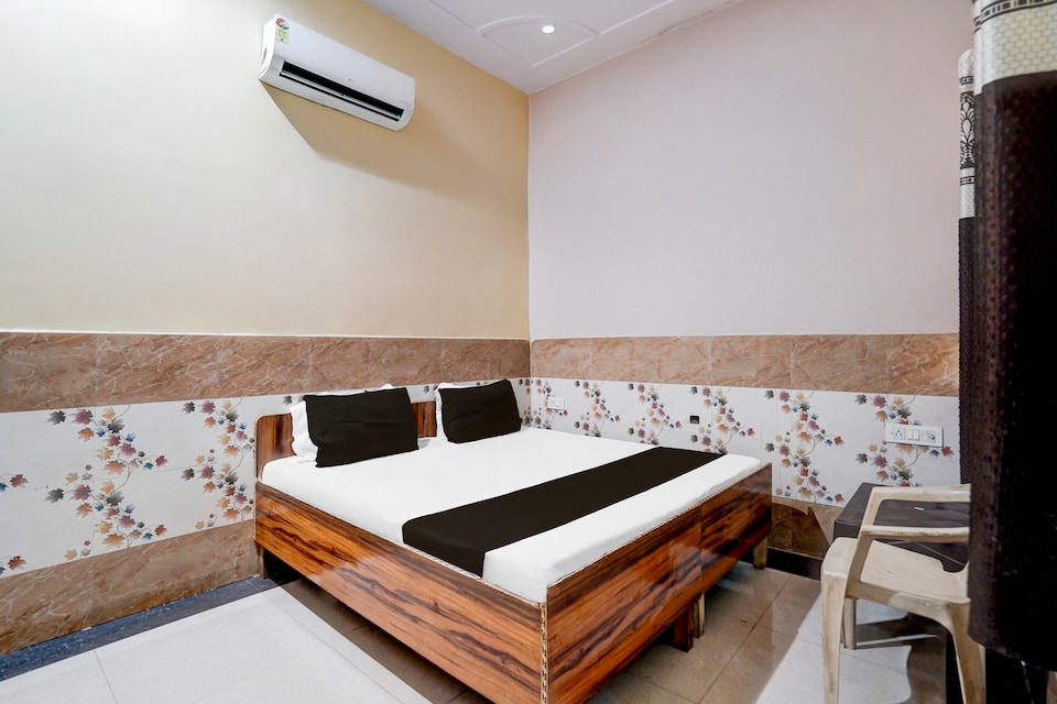 Spot on Shri Ladli Ju Dham , Banke Bihari Mandir Vrindavan, Vrindavan