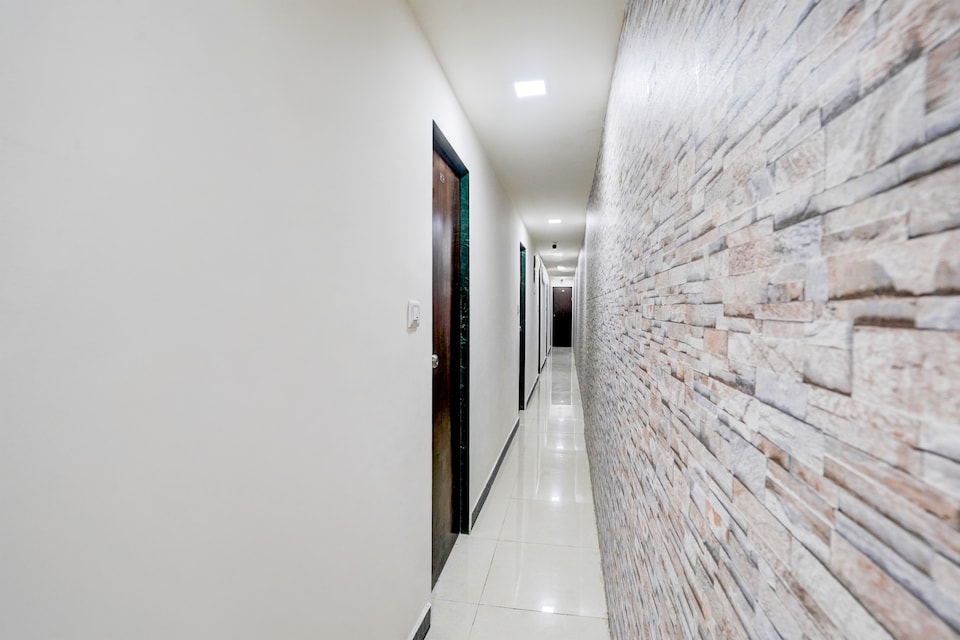 Hotel O The Hotel Palace, Mumbai International Airport, Mumbai