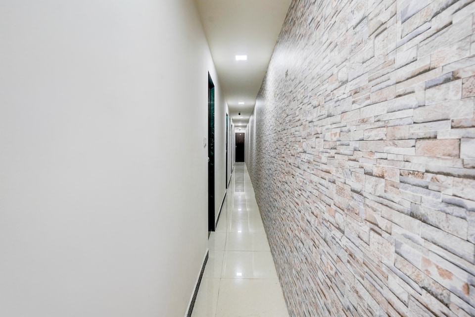 Hotel O The Hotel Palace, Mumbai International Airport, Mumbai