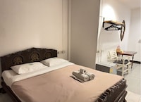 Dancenter Khu Mueang Near Tha Phae Gate