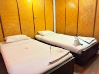 Dancenter Khu Mueang Near Tha Phae Gate