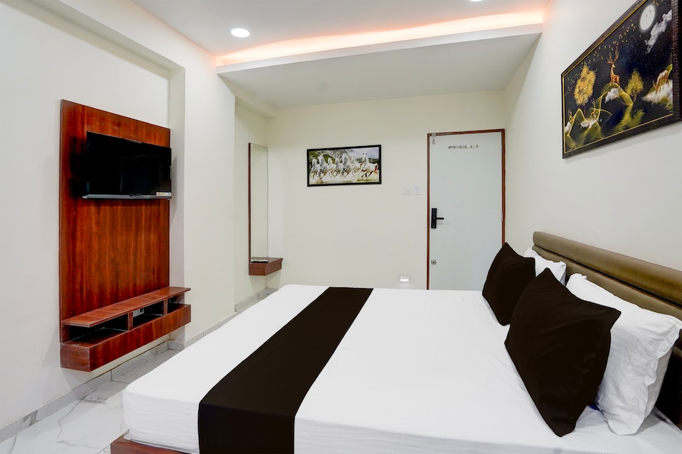 OYO 835377 Hotel Railway, Alkapuri Vadodara, Vadodara