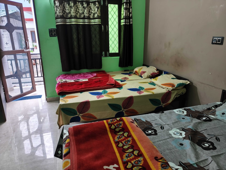 SPOT ON Sarthak Homestay, Kausani, Kausani
