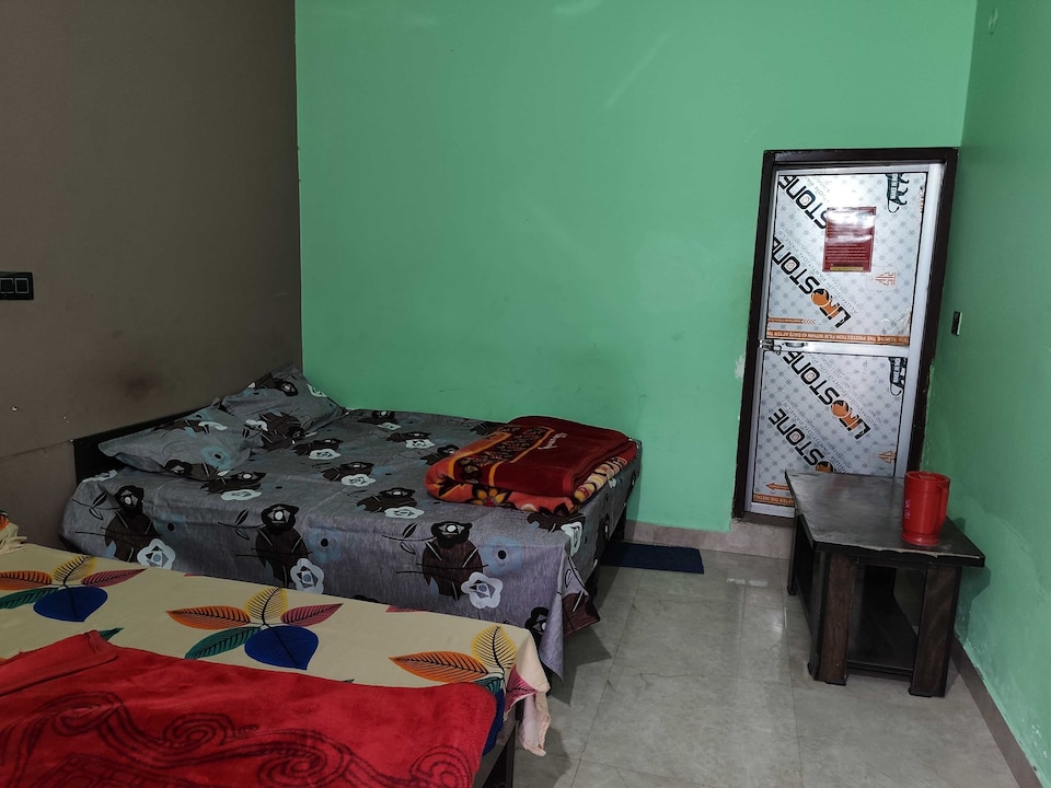 SPOT ON Sarthak Homestay, Kausani, Kausani