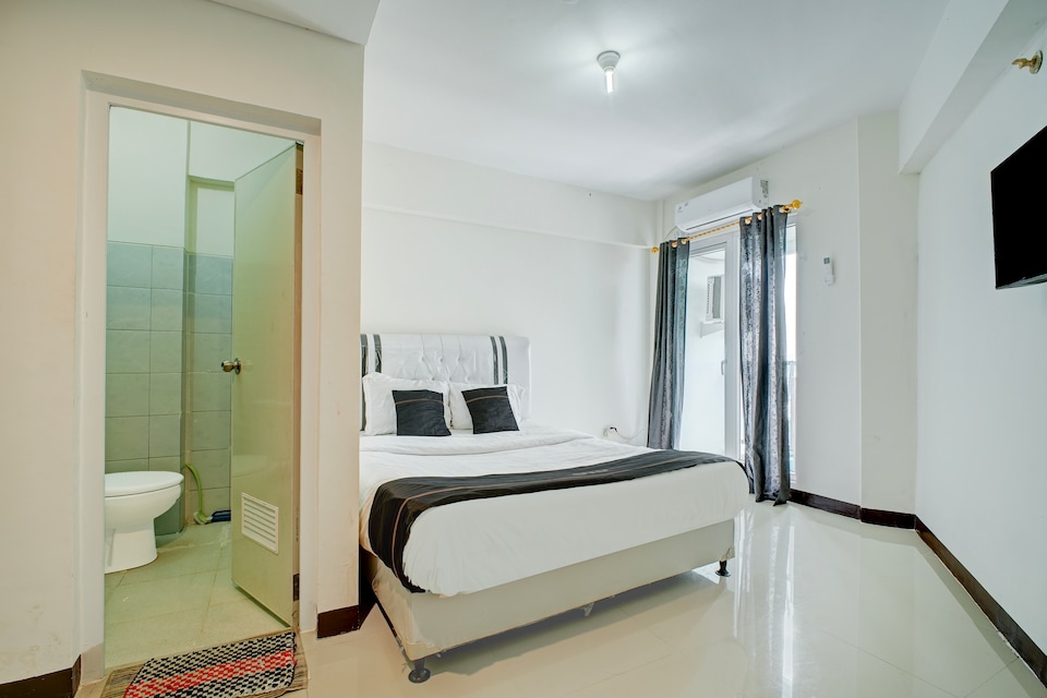 Collection O near Terminal Pulo Gebang formerly Sentra Timur - Tower Sapphire, East Jakarta, Jakarta