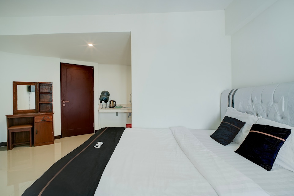 Collection O near Terminal Pulo Gebang formerly Sentra Timur - Tower Sapphire, East Jakarta, Jakarta